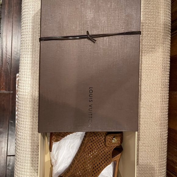 Louis Vuitton suede leather heels. Perfect for fall! Comes w/ box and dust bag - Picture 10 of 10